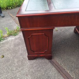 Oud engels bureau ingelegd met 3 vlakken leer omstreeks 1940-1950 mahonie nr B202641