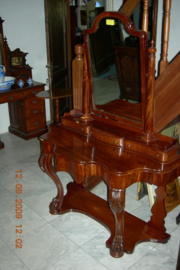 Antieke engelse kaptafel