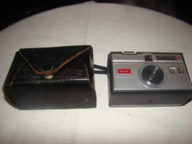 Kodak Instamatic  50 camera met tasje.