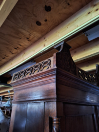 Antiek eiken Hollands kabinet met hekjes omstreeks 1800 nr 10125