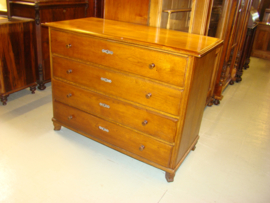 Oude eikenhouten commode of ladenkast