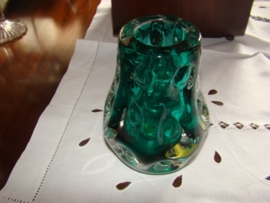 Oude groene glazen vaas