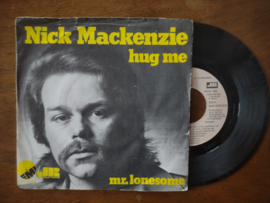 Nick McKenzie met Hug me 1974 Single nr S20211165