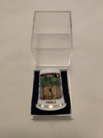 Vingerhoed porcelein opdruk Vaals het drie landenpunt 3cm hoog opdruk China Timble AGA souvenir b.v.