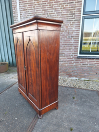 Hollands mahonie 2-deurs linnenkast 4x plank verstelbaar omstreeks 1880 nr K202543