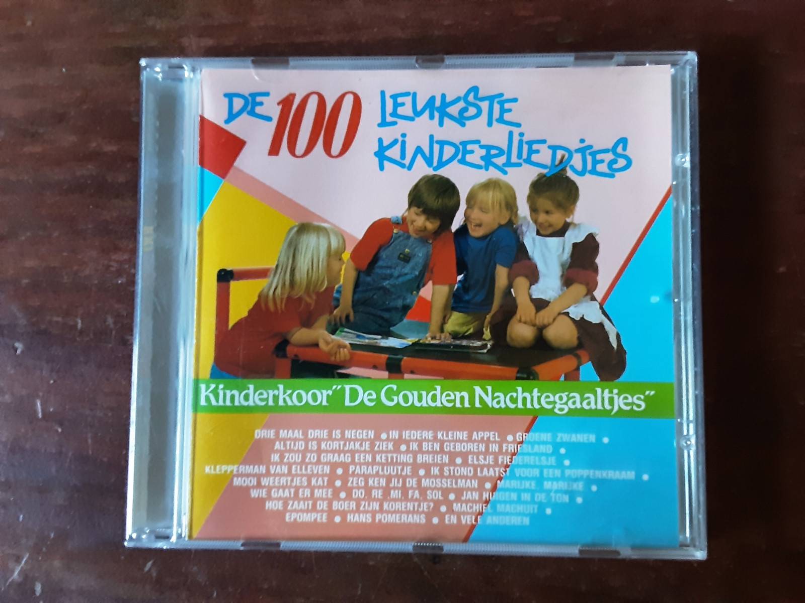 Kinderkoor "De gouden nachtegaaltjes" met De 100 leukste kinderliedjes 1995 CD nr CD2024607
