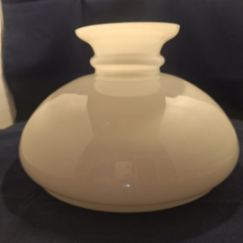 Originele oude olielamp kap opaal glans wit model "vesta" kap dia-33cm