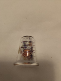 Vingerhoed glas opdruk bloemen en achterkant Praha 3,2cm hoog zonder doosje