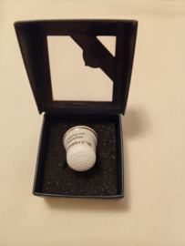 Hummel vingerhoed porcelein meisje met lammetje 2,5cm hoog jaar 2011