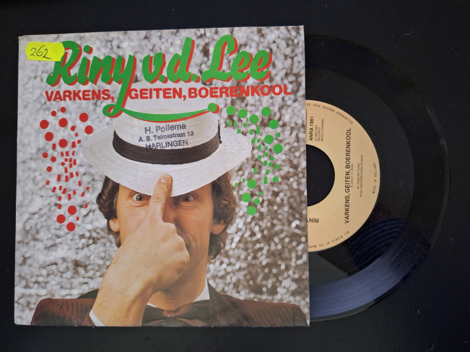 Riny v/d Lee met varkens, geiten, boerenkool 1982 Single nr S2021528