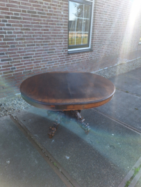 Donker eiken ovale tafel met vrucht motief kolom poot omstreeks 1890 nr T202514