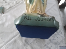 Groot  beeld van Maria van Lourdes.