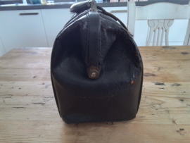 Tasje donkerbruin leder zogenaamd dokterstasje.Tasje donkerbruin leder