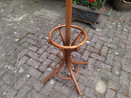 Oude Thonet kapstok gestoomd beuken kersen kleur incl. Kleerhangers nr KAP20251
