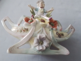 Biscuit beeldje rococo.