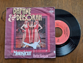 Daphne & Deborah met Monsieur 1979 Single nr S20232231