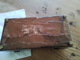 Oud en antiek lepeldoosje.