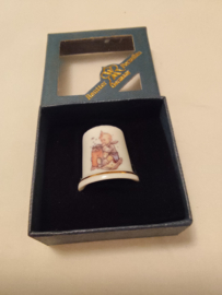 Hummel vingerhoed porcelein Baby met honing 2,5cm hoog jaar 2007