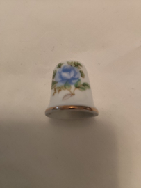 Vingerhoed porcelein opdruk Blauwe Bloem 2,6cm hoog zonder doosje