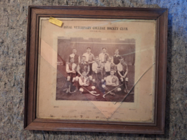 S51 Oude foto Titel: Royal Veterinary College Hockey Club 1904