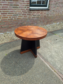 Deens Art-Deco rond tafeltje of bijzettafeltje noten fineer gespiegeld motief omstreeks 1910-1920 nr T202517
