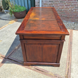Oud teak houten bureau koloniale stijl met bruin leren blad nr B202643