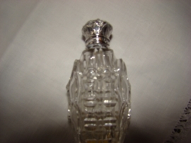 Antiek Hollands parfumflesje  met zilveren dop.