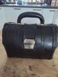 Tasje donkerbruin leder zogenaamd dokterstasje.Tasje donkerbruin leder