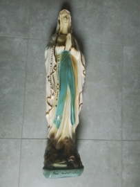 Groot  beeld van Maria van Lourdes.