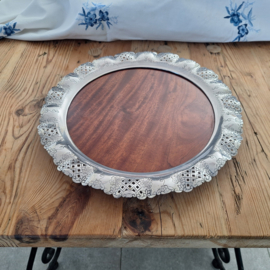Oud of antiek dienblad met verzilverde rand.