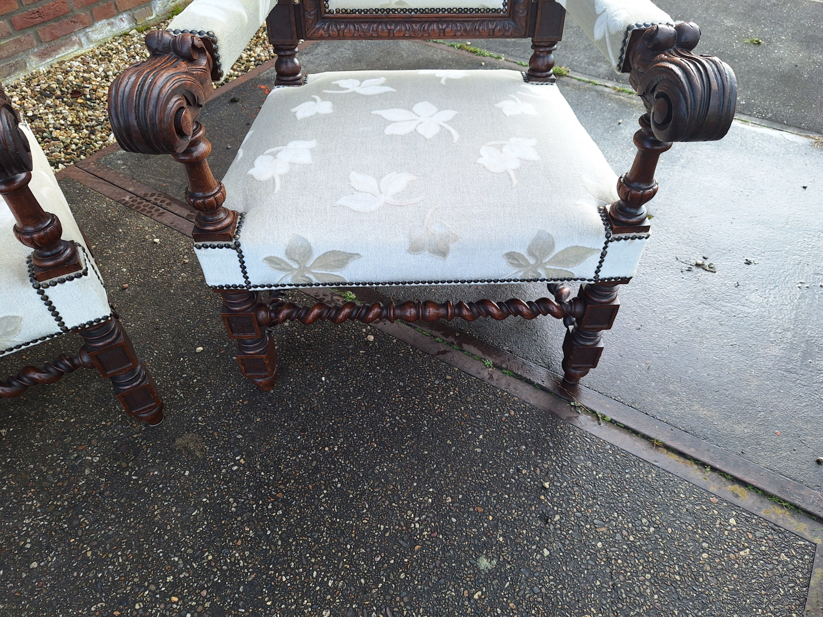 Antieke set van 2 heren fauteuils omstreeks 1880 Frans met initialen AB in kuif nr ST20254