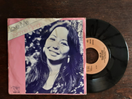 Yvonne Elliman met Love me 1976 Single nr S20245746