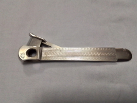 Vintage sigarenknipper quilloche of streepjespatroon.