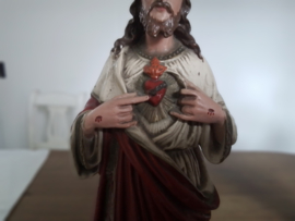 Antiek beeld  heilig hart Jezus.