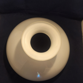 Originele oude opaal glans wit olielamp kap diameter 40cm