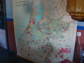 Grote wandkaart van Nederland (bodemgebruik bij waar mensen wonen) Verkocht.