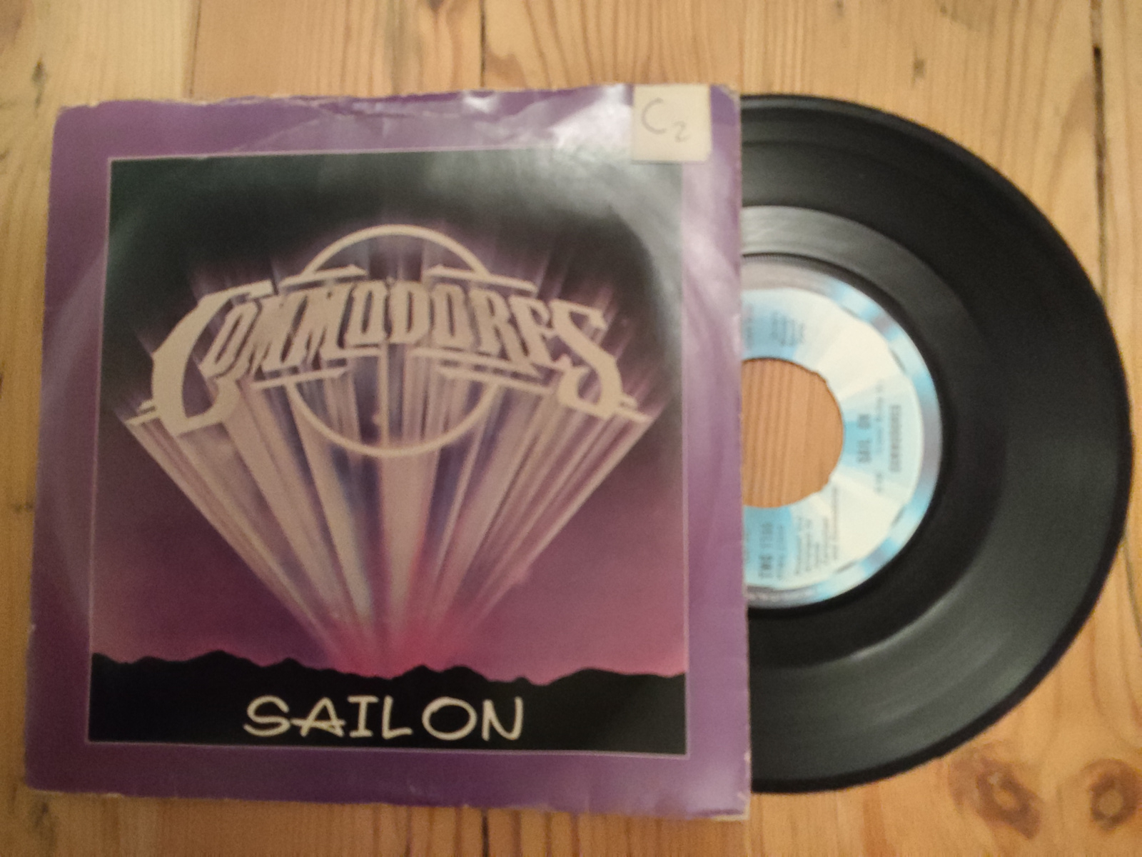 Commodores met Sail on 1976 Single nr S20256414
