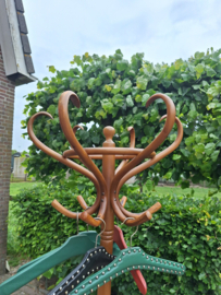 Oude Thonet kapstok gestoomd beuken kersen kleur incl. Kleerhangers nr KAP20251