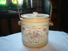 Koekpot of biscuitbarrel Crown Ducal Ware.