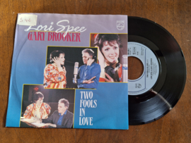 Lori Spee & Gary Brooker met Two fools in love 1986 Single nr S20234026