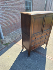 Oud eiken engels kastje met 2 deuren en 3 laden 1930-1940 h-122cm nr K202428