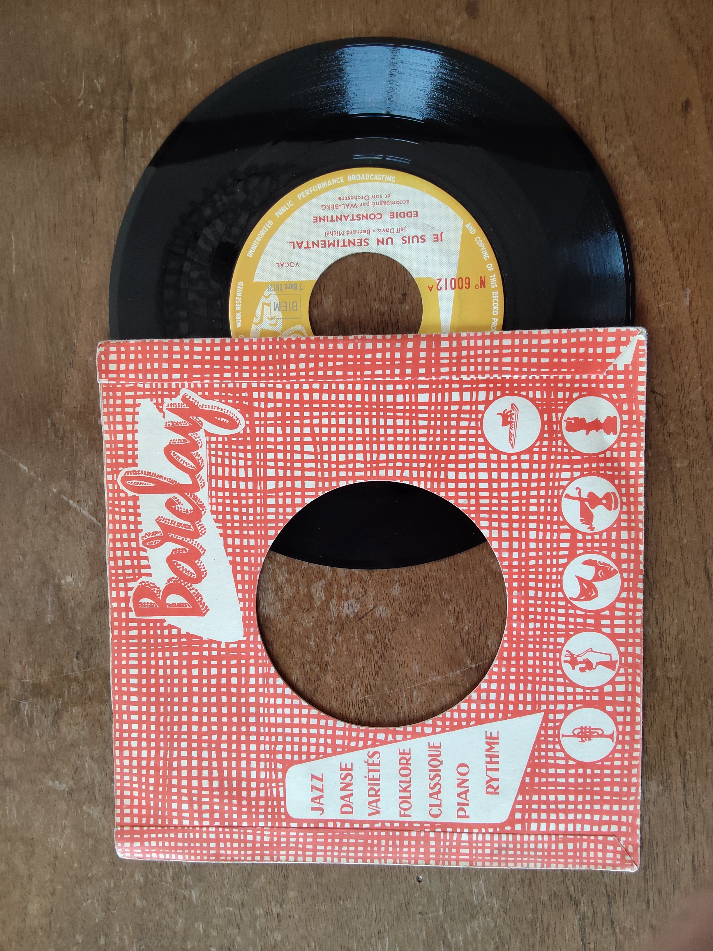Eddie Constantine met Je suis un sentimental 1955 Single nr S20256943