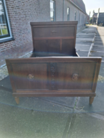 Antiek eiken 2 persoonsbed twijfelaar kraaldelen en houtsnijwerk 1920-1930 nr B20246