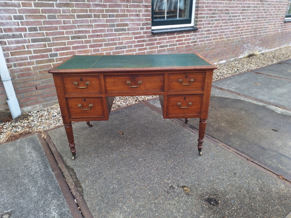Antiek Engels mahonie dames of kinder bureau met origineel leer in het blad nr B202522