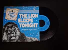 Tight Fit met The lion sleeps tonight 1982 Single nr S2021579