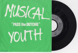 Musical Youth met Pass the dutchie 1982 Single nr S202075