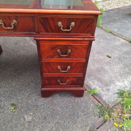 Oud engels bureau ingelegd met 3 vlakken leer omstreeks 1940-1950 mahonie nr B202641