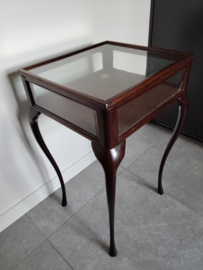 Vitrine tafeltje mahonie met klep br-47,5cm omstreeks 1890-1900 nr T20256