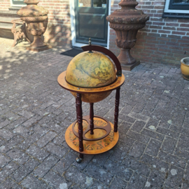 Globe bar verrijdbaar en bol klapt open omstreeks 90's nr K202697