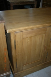 Oud grenen dressoir 3-deurs